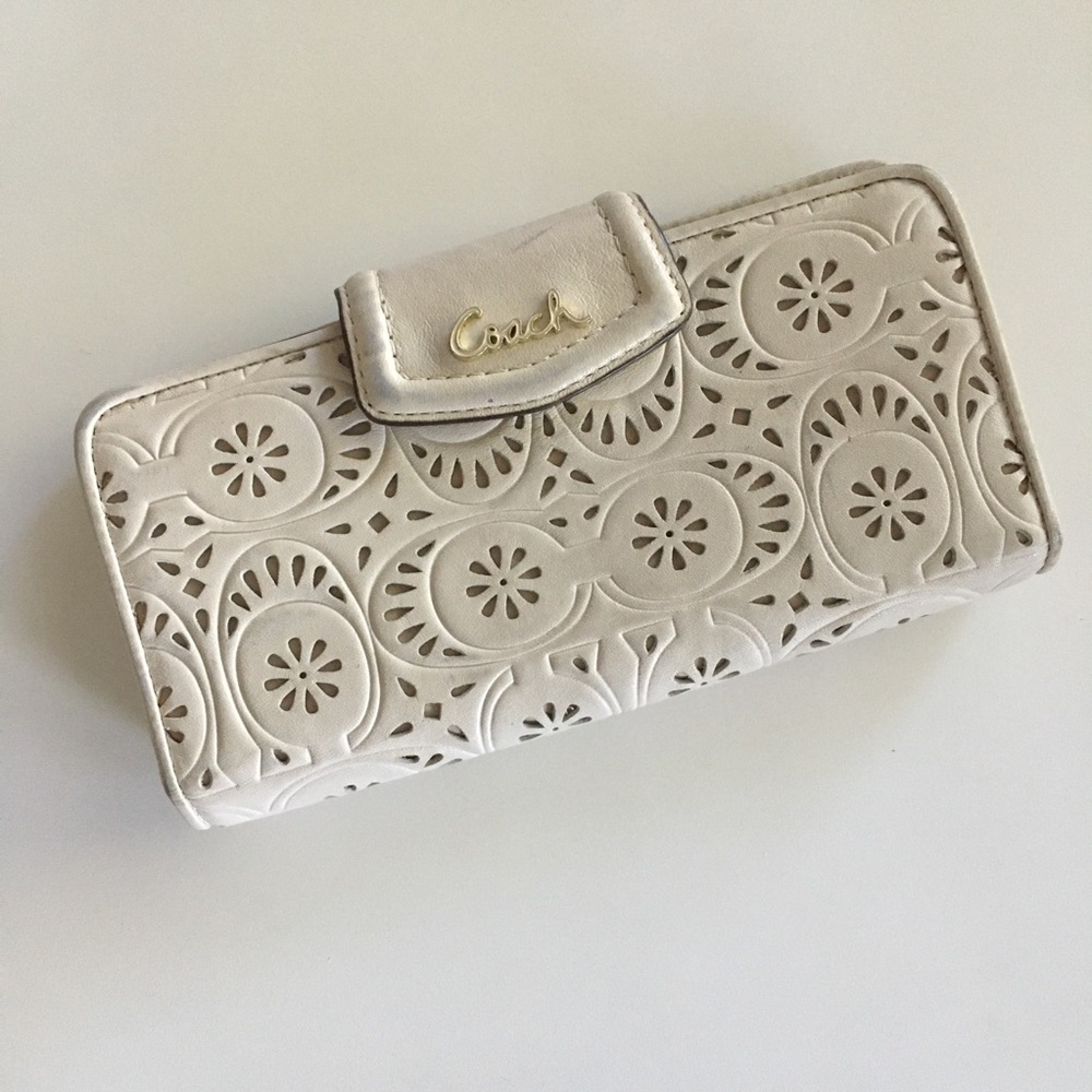 Authentic Coach Wallet - Cream Leather